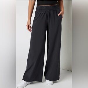 Vuori Villa Wide-Leg Pants